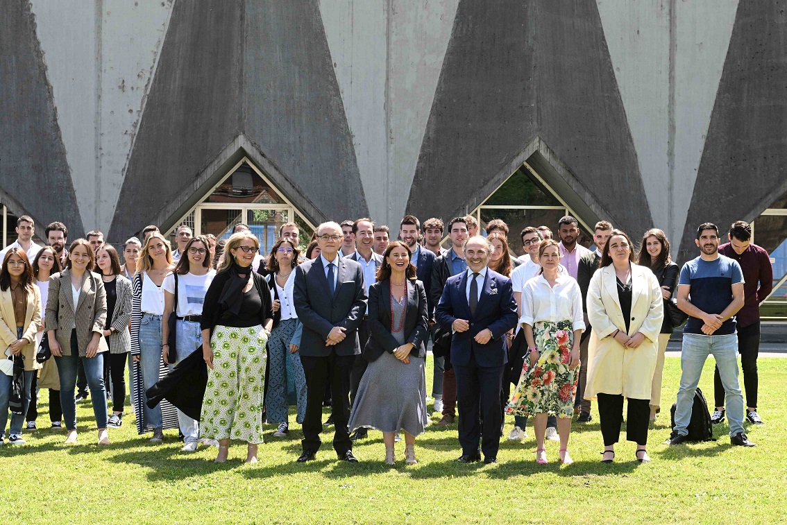 Los becarios de Fundación EDP del curso 2022-23 en la Central de Proaza