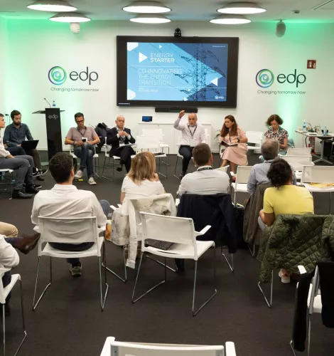 Una reunión del personal de EDP y Future Grids durante la anterior edición del programa Energy Starter