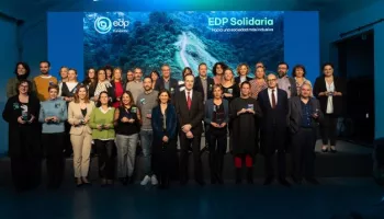 Los representantes de los 30 proyectos apoyados por EDP Solidaria 2022 con Manuel Menéndez_ Presidente de Fundación EDP y Vanda Martins_ directora de la Fundación EDP
